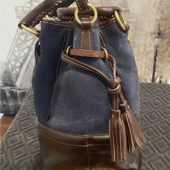 💙🤎Dooney & Bourke Buckley Leather Drawstring Bucket/Shoulder Bag - Picture 6 of 15
